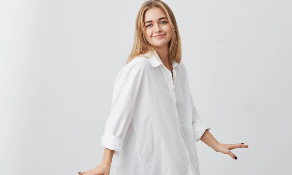 Women in white shirt